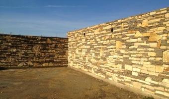 Строительство подпорных стенок из камня плитняка